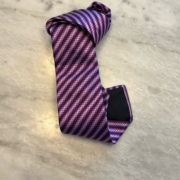 Dolce and Gabbana silk tie - Picture 1 of 5